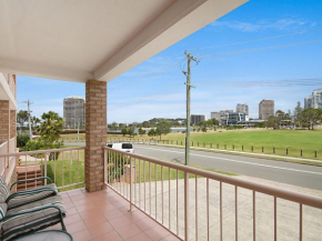 Tumut Unit 1 - Great unit in a central location to beaches, clubs and shopping Coolangatta